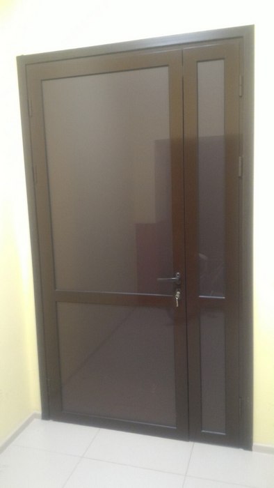 Алюминиевая межкомнатная дверь
