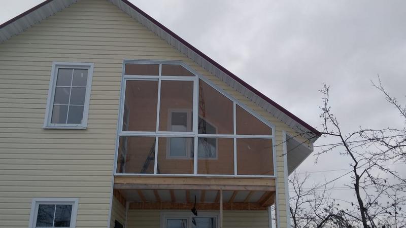 Алюминиевые раздвижные окна на балконе